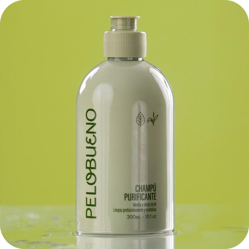 Este Shampoo de purificante de Pelo Bueno, ofrece una limpieza profunda y una sensación mentolada deliciosa. Elimina la acumulación de productos, grasa y suciedad. Contiene menta y arbol de té