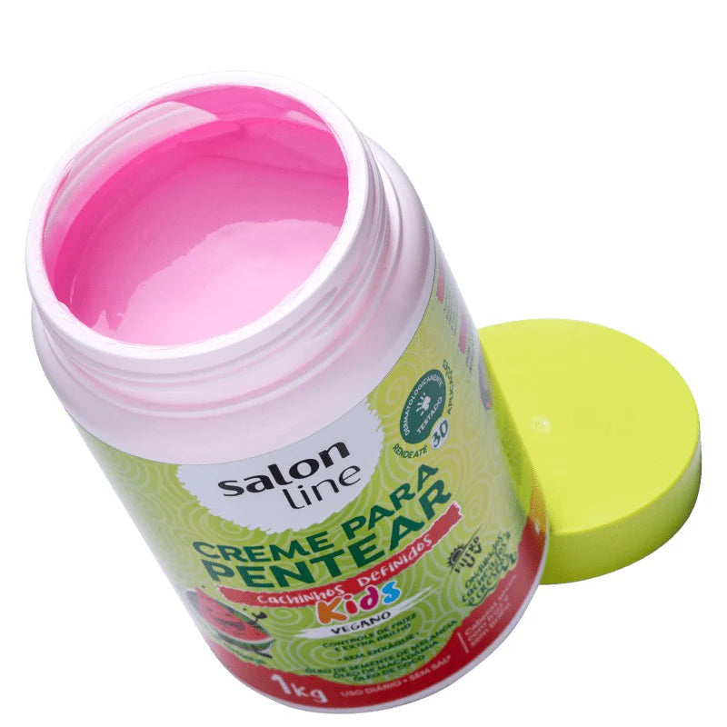 sandia_salonline_cremapara niños_crema para rizos_crema kids para rizos_crema de peinar para cabellos rizados niños con olor a sandia de la marca salon line_ vegena_hipoalaergenica_hidratante_controla el frizz y aporta suavidad y densenredo